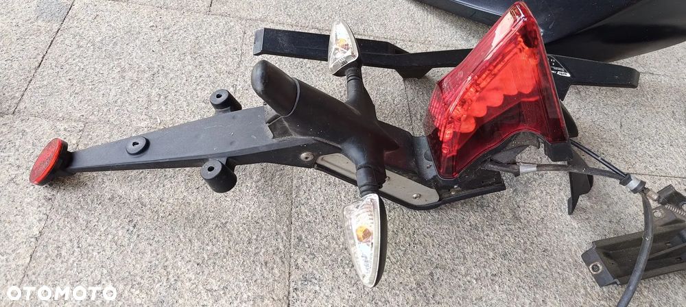 APRILIA SHIVER DORSODURO OWIEWKA OGON LAMPA RĄCZKI PASAŻERA - 8