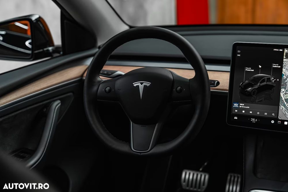 Tesla Model Y - 7