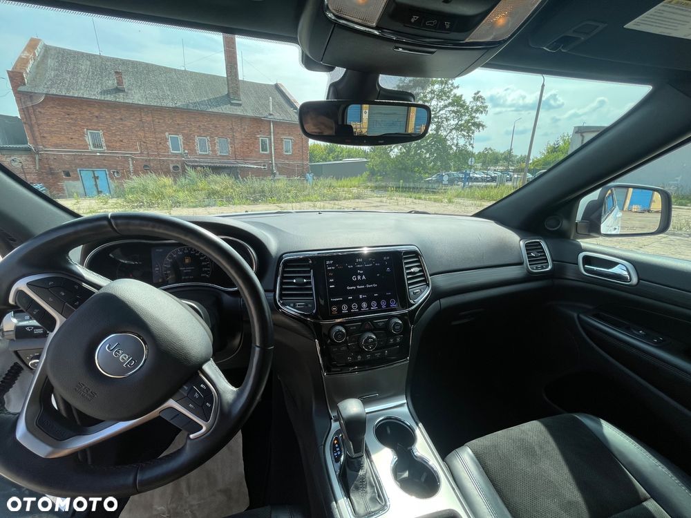 Jeep Grand Cherokee - 15