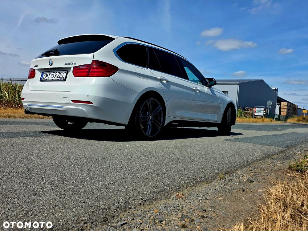 BMW Seria 3 320d xDrive Sport-Aut Luxury Line - 11