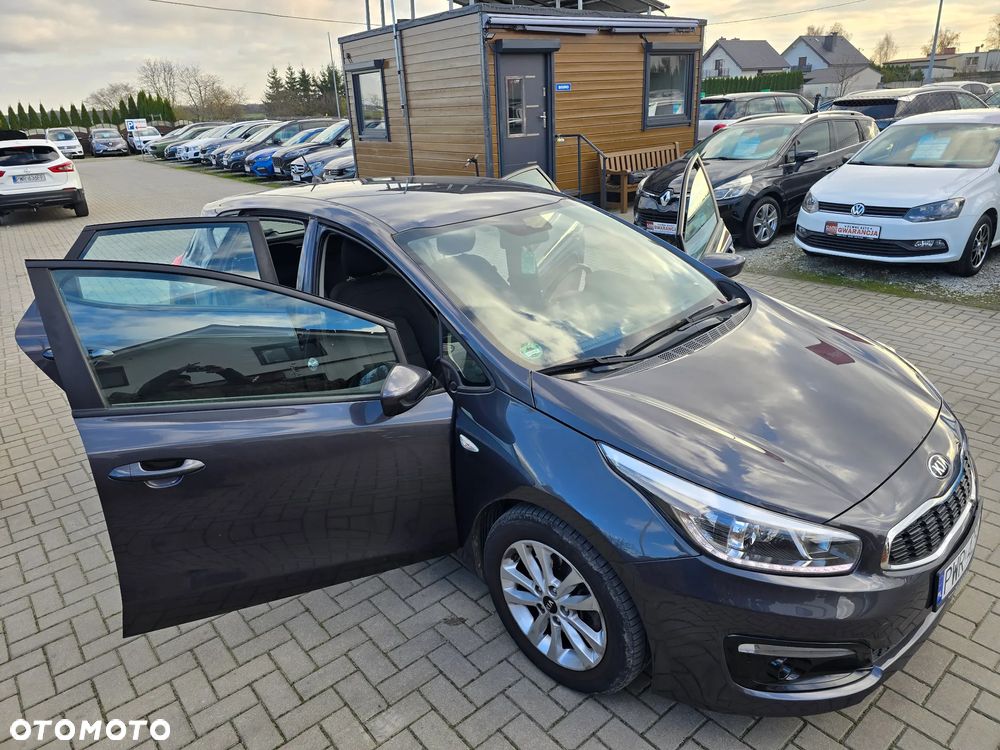 Kia Ceed - 33
