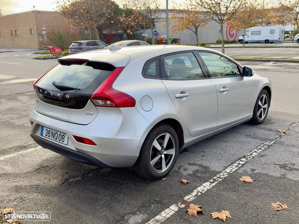 Volvo V40 1.6 D2 Momentum - 4
