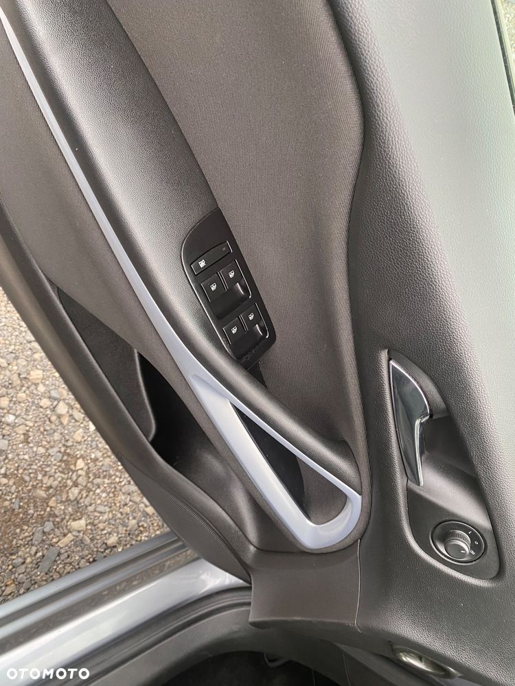 Opel Zafira 1.4 Turbo Business Edition - 24