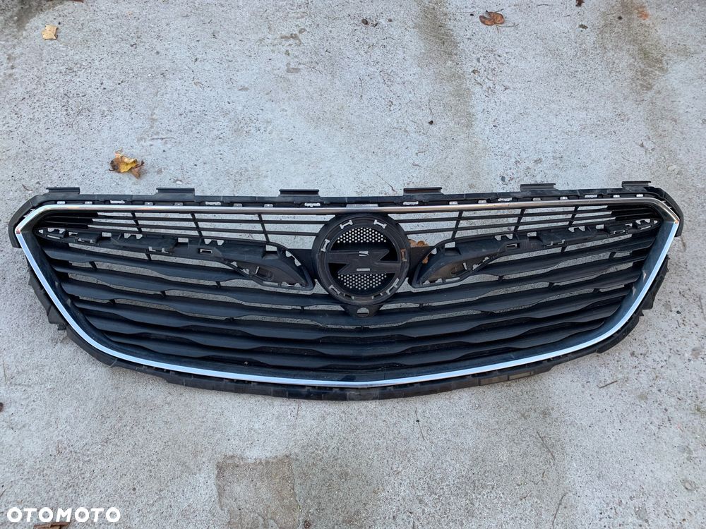 Insignia B Atrapa Grill - 1