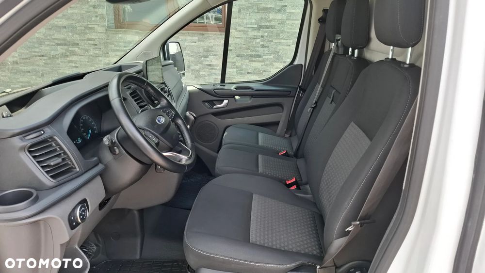 Ford TRANSIT CUSTOM - 17