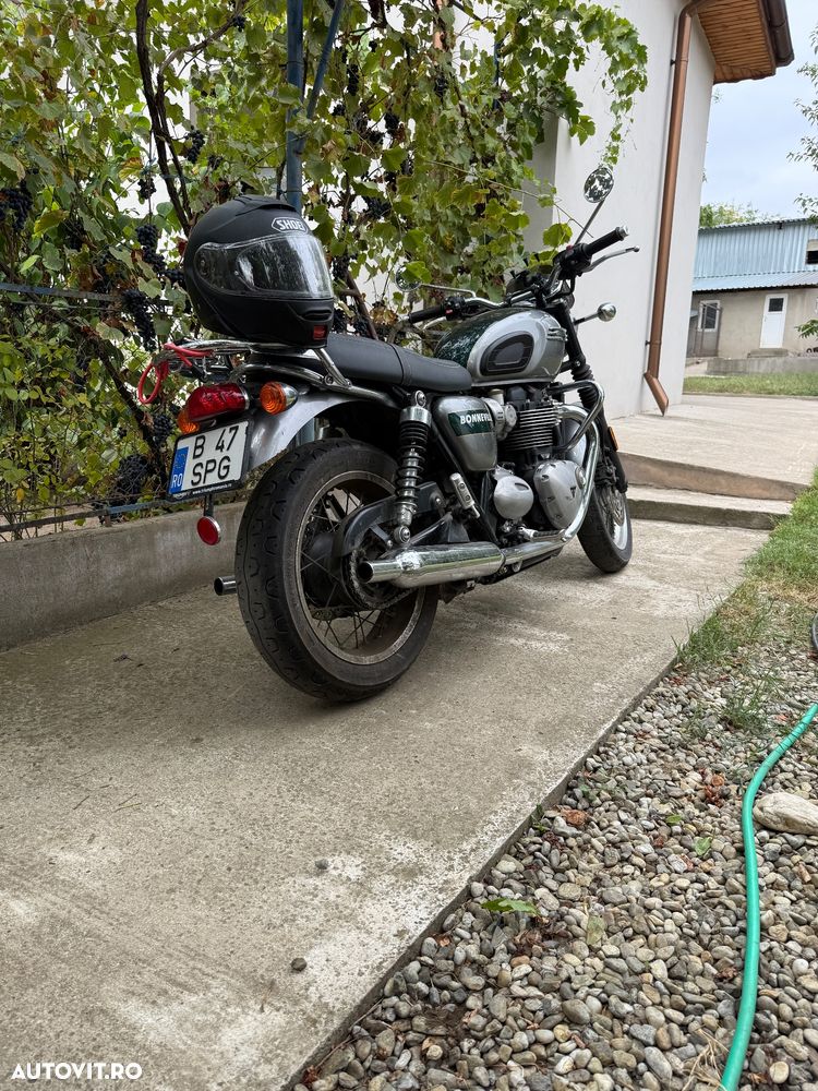 Triumph Bonneville Bobber - 4