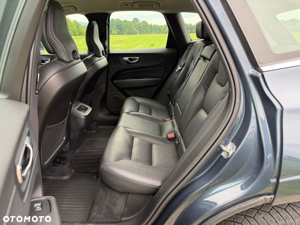 Volvo XC 60 B4 D AWD Momentum Pro - 18