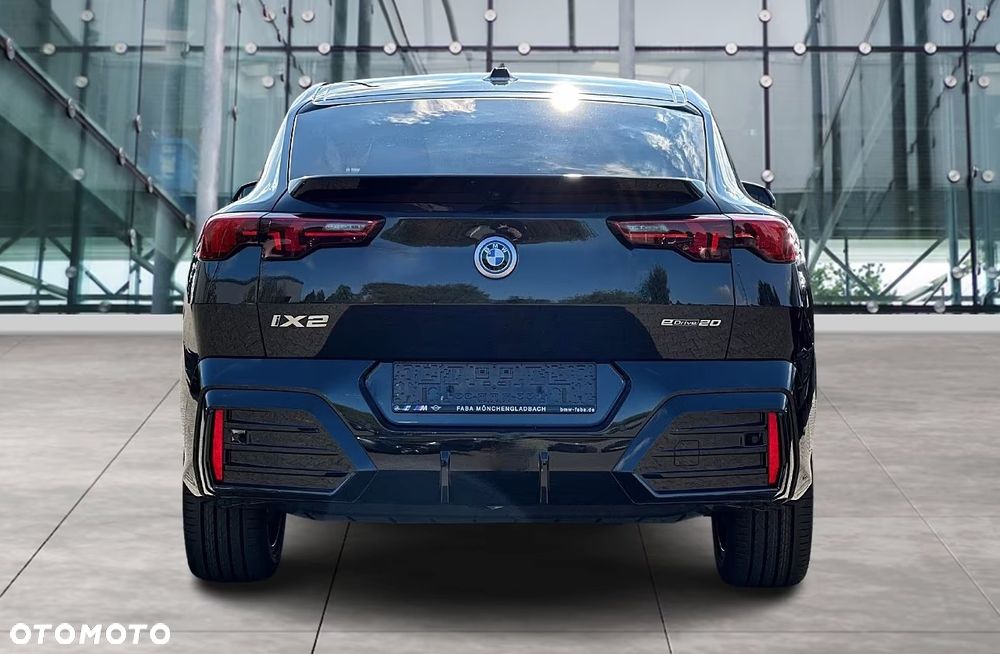 BMW iX2 eDrive20 66.5kWh M Sport - 4