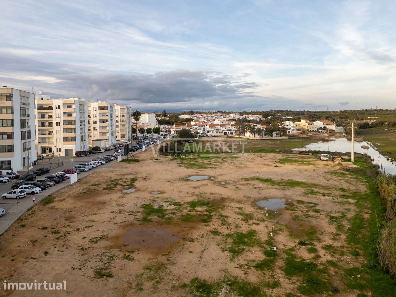 Conjunto de 10 Lotes de terreno totalizando uma área com 5416 m2 para - Grande imagem: 4/31