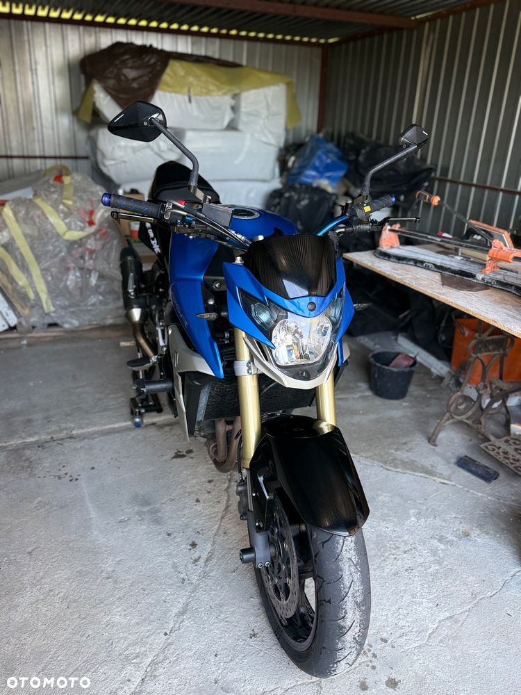 Suzuki GSR - 5