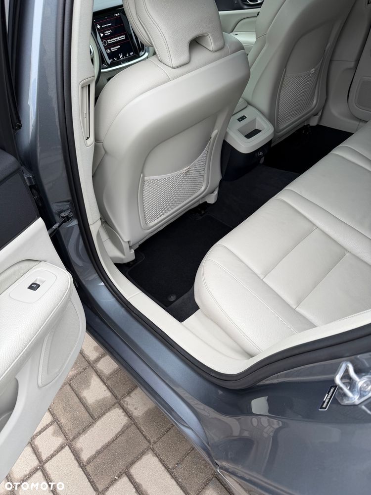 Volvo S60 T6 AWD Momentum Pro - 13