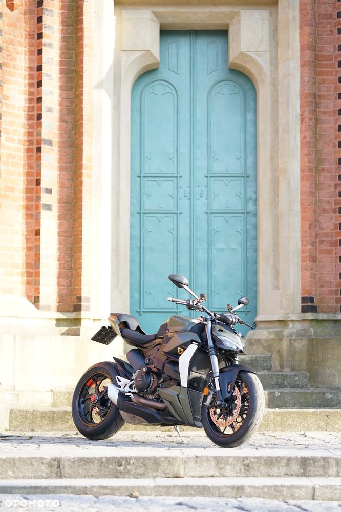 Ducati Streetfighter V2 - 2