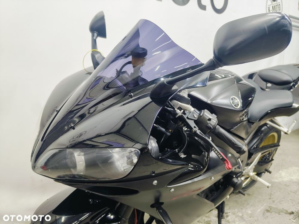 Yamaha R1 - 19