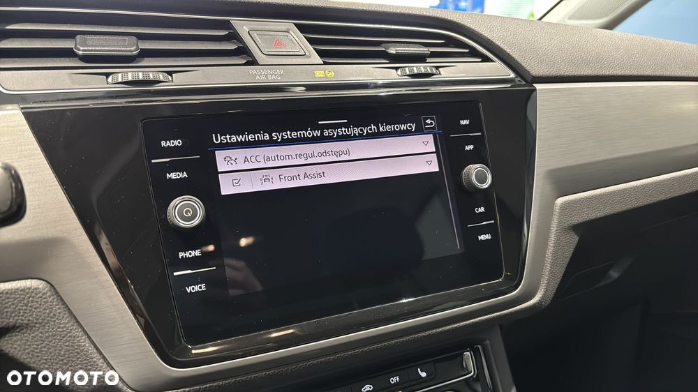 Volkswagen Touran 2.0 TDI BMT Comfortline DSG - 23