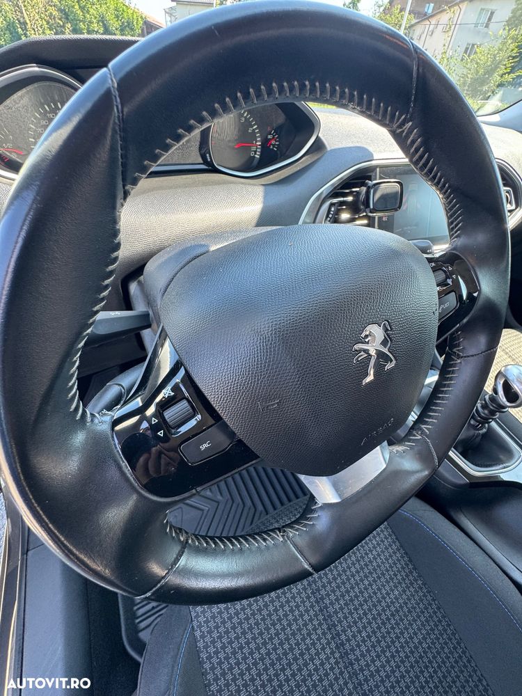 Peugeot 308 1.2 L PureTech Turbo Allure - 16