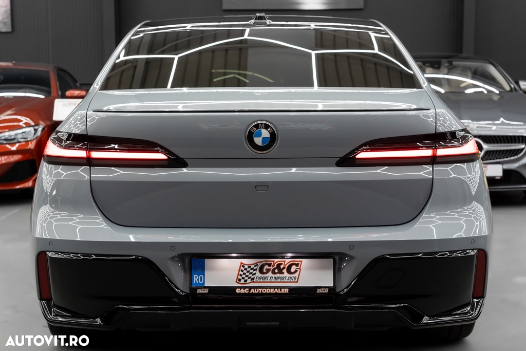 BMW Seria 7 740d xDrive MHEV - 28