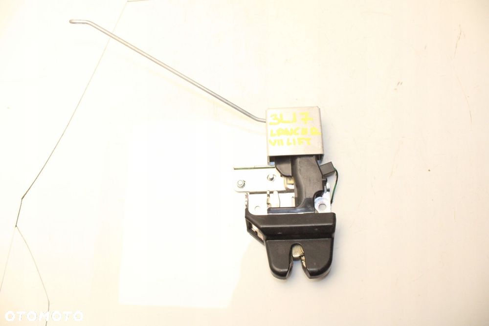 MITSUBISHI LANCER VII SEDAN ZAMEK KLAPY BAGAŻNIKA TYŁ TYLNY - 2