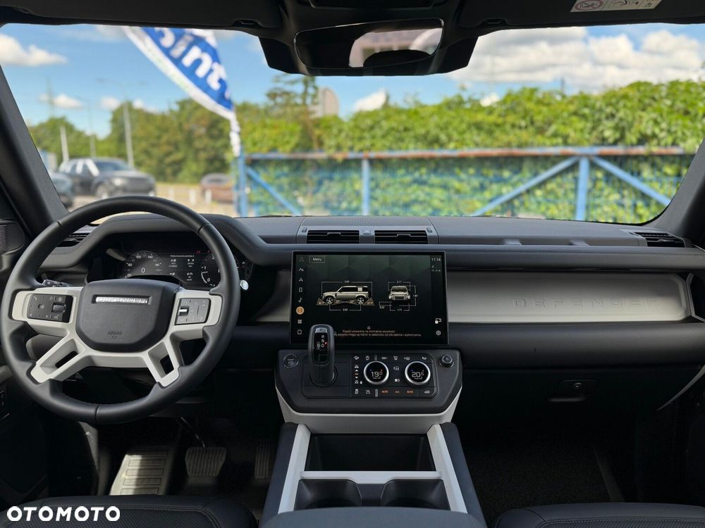 Land Rover Defender - 24