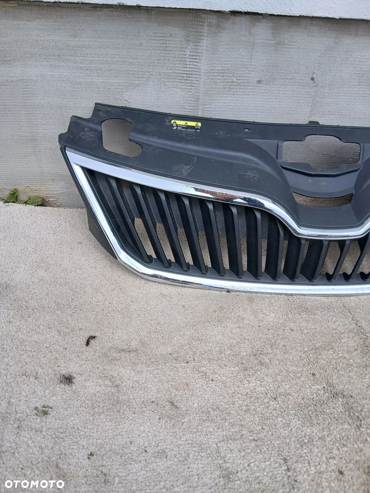 GRILL SKODA RAPID - 7
