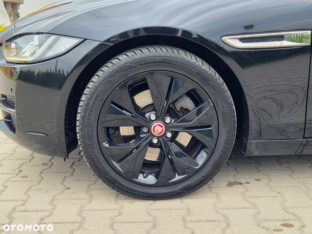 Jaguar XE 2.0 T Prestige - 28