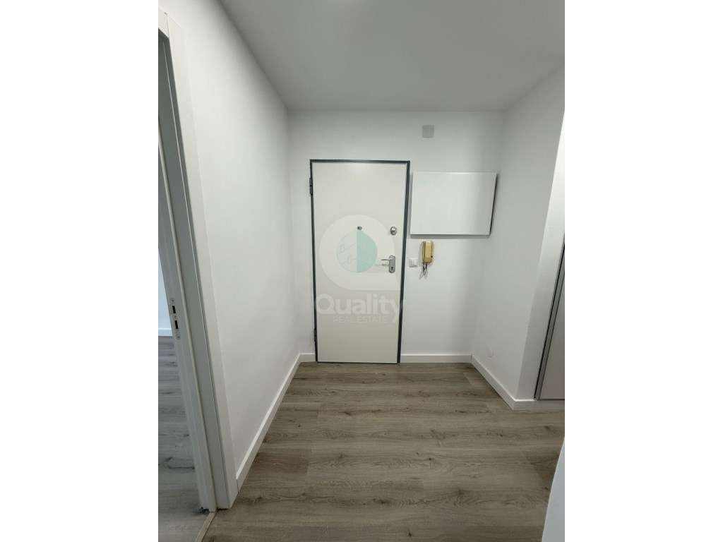 Apartamento T2 Remodelado - Grande imagem: 3/13