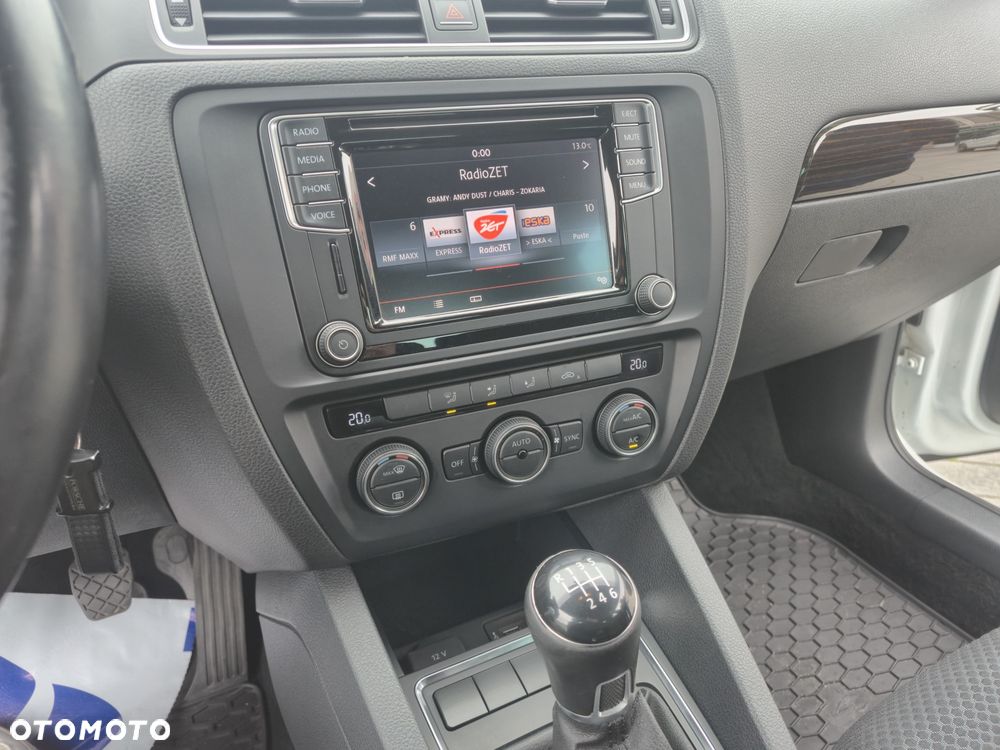 Volkswagen Jetta 1.4 TSI BMT Comfortline - 13