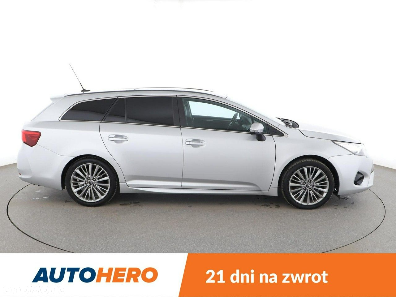 Toyota Avensis Combi 1.8 Multidrive S Executive - 9