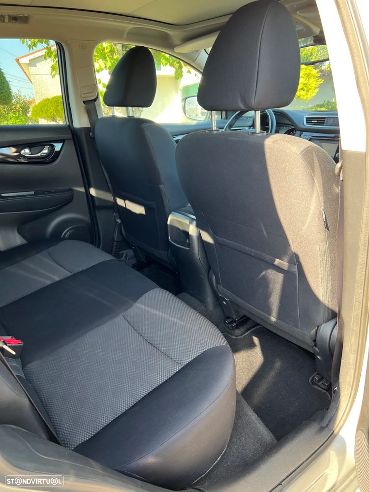 Nissan Qashqai 1.5 dCi N-Connecta 18 - 16