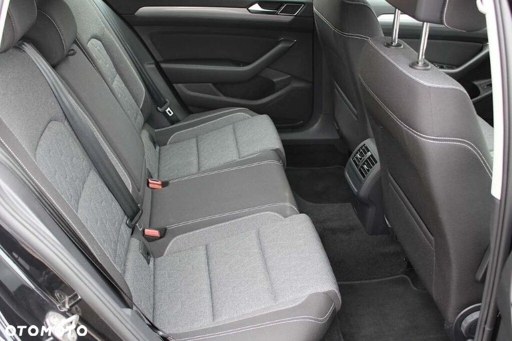 Volkswagen Passat Variant 2.0 TDI EVO Business DSG - 16