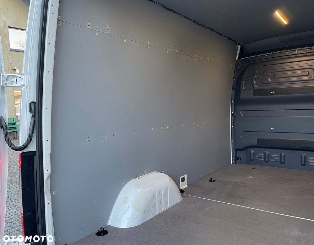 Mercedes-Benz Sprinter - 14