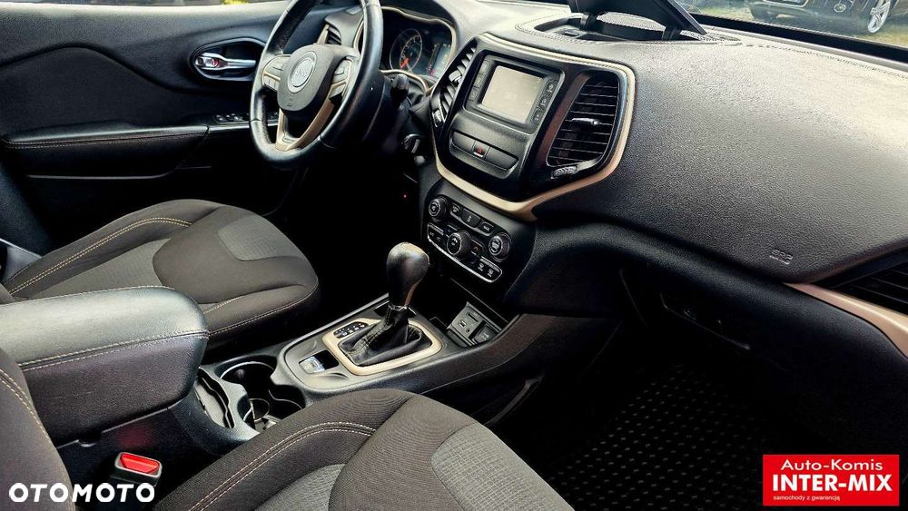 Jeep Cherokee - 33