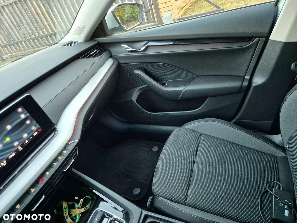 Skoda Octavia 2.0 TDI DSG Ambition - 4