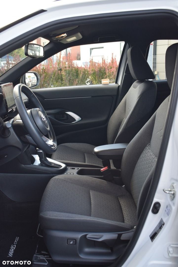 Toyota Yaris Cross - 12