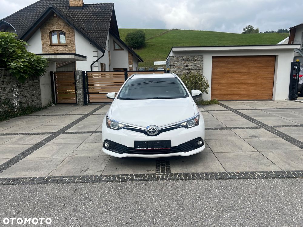 Toyota Auris 2016 photo 2