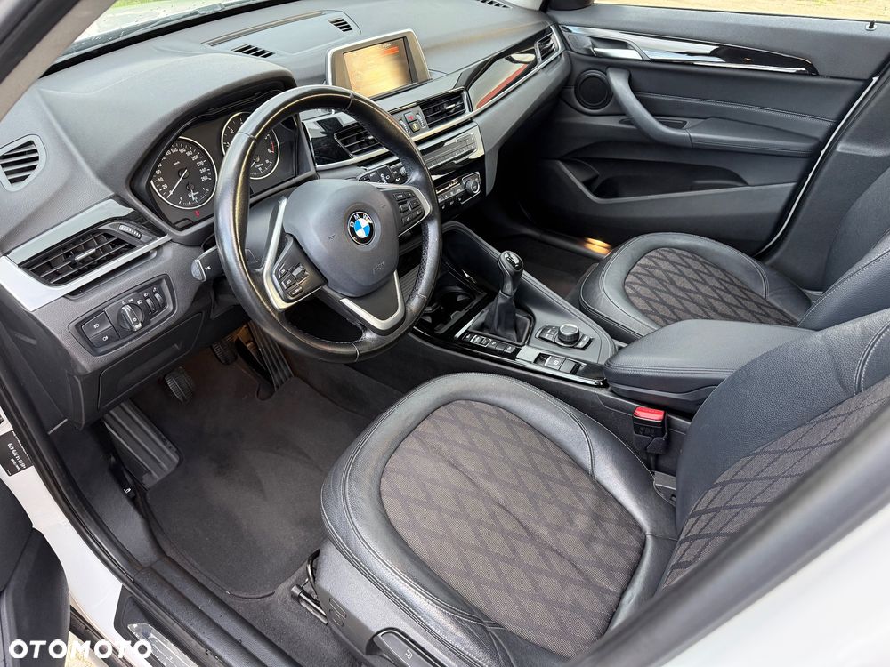 BMW X1 xDrive18d Sport Line - 8