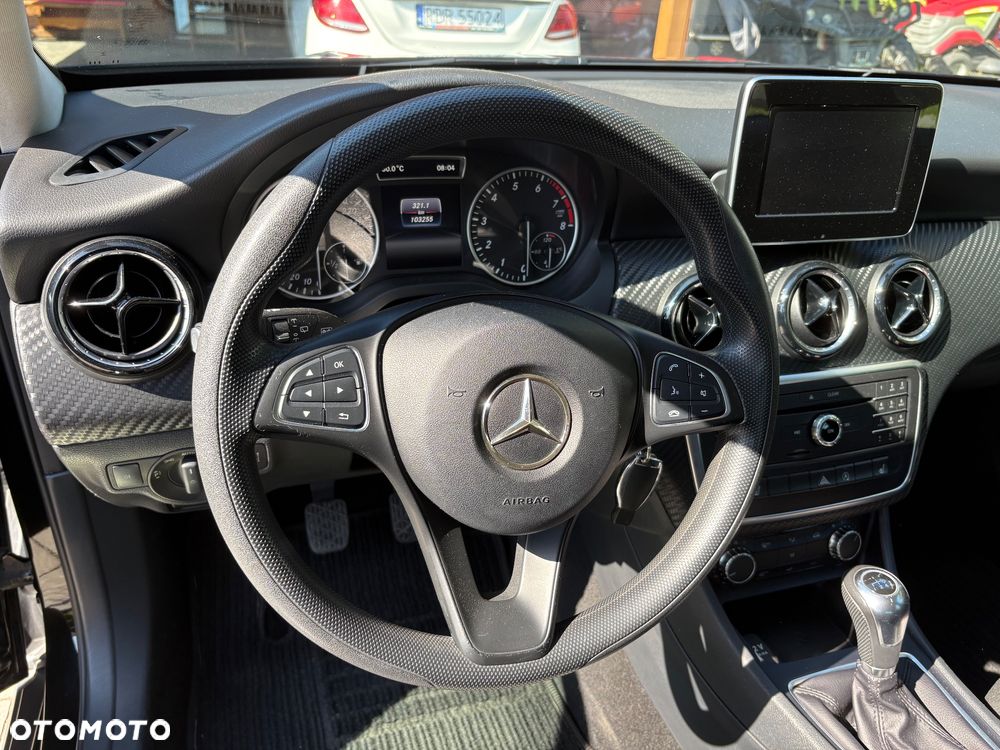 Mercedes-Benz GLA - 24