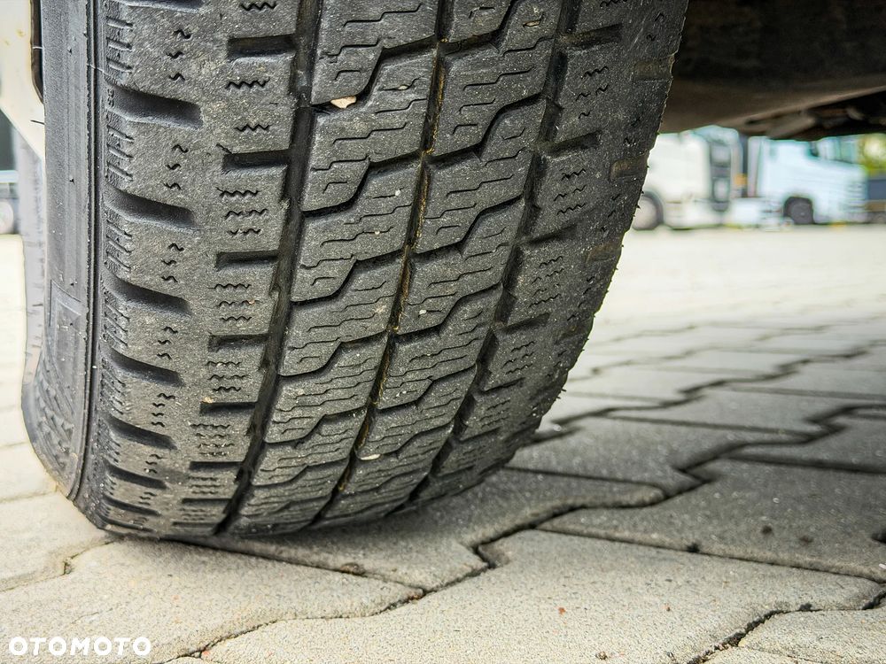 Iveco Daily 35C16H Kontener + Winda - 24