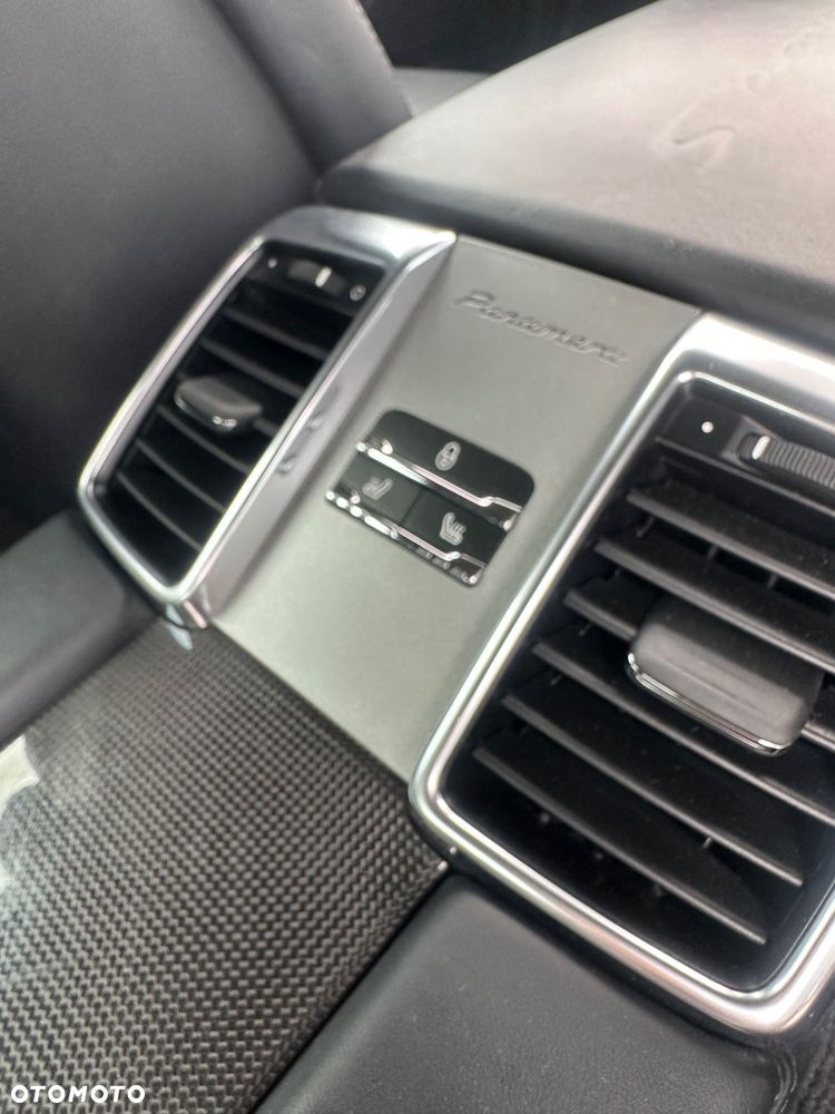 Porsche Panamera - 18