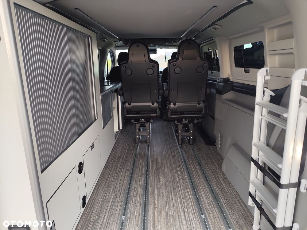 Ford Tourneo Custom 320 L2H1 VA Autm Titanium - 16