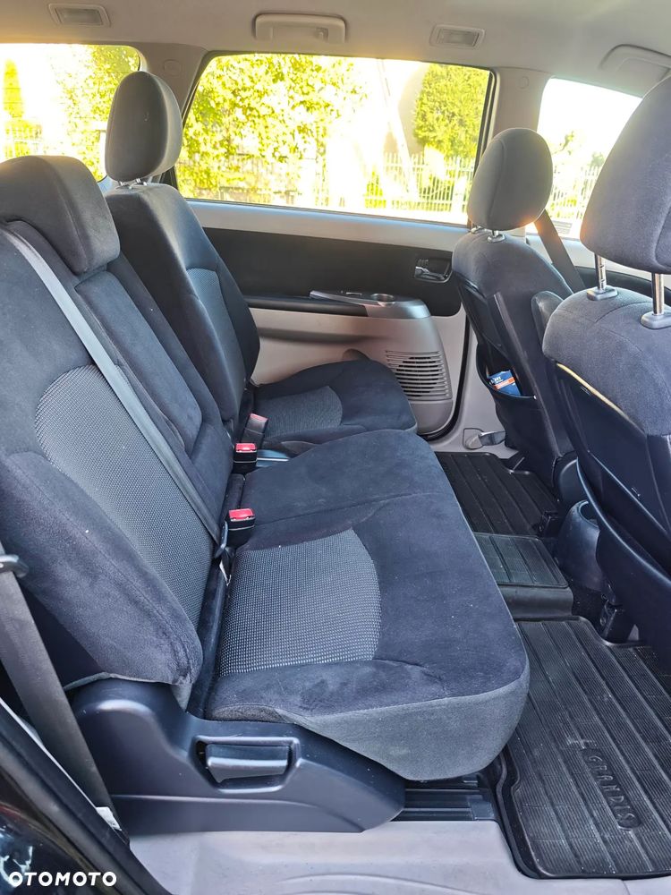 Mitsubishi Grandis 2.4 Intense - 10