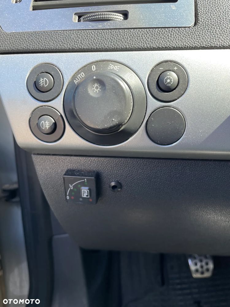 Opel Astra III GTC 1.8 Cosmo - 6