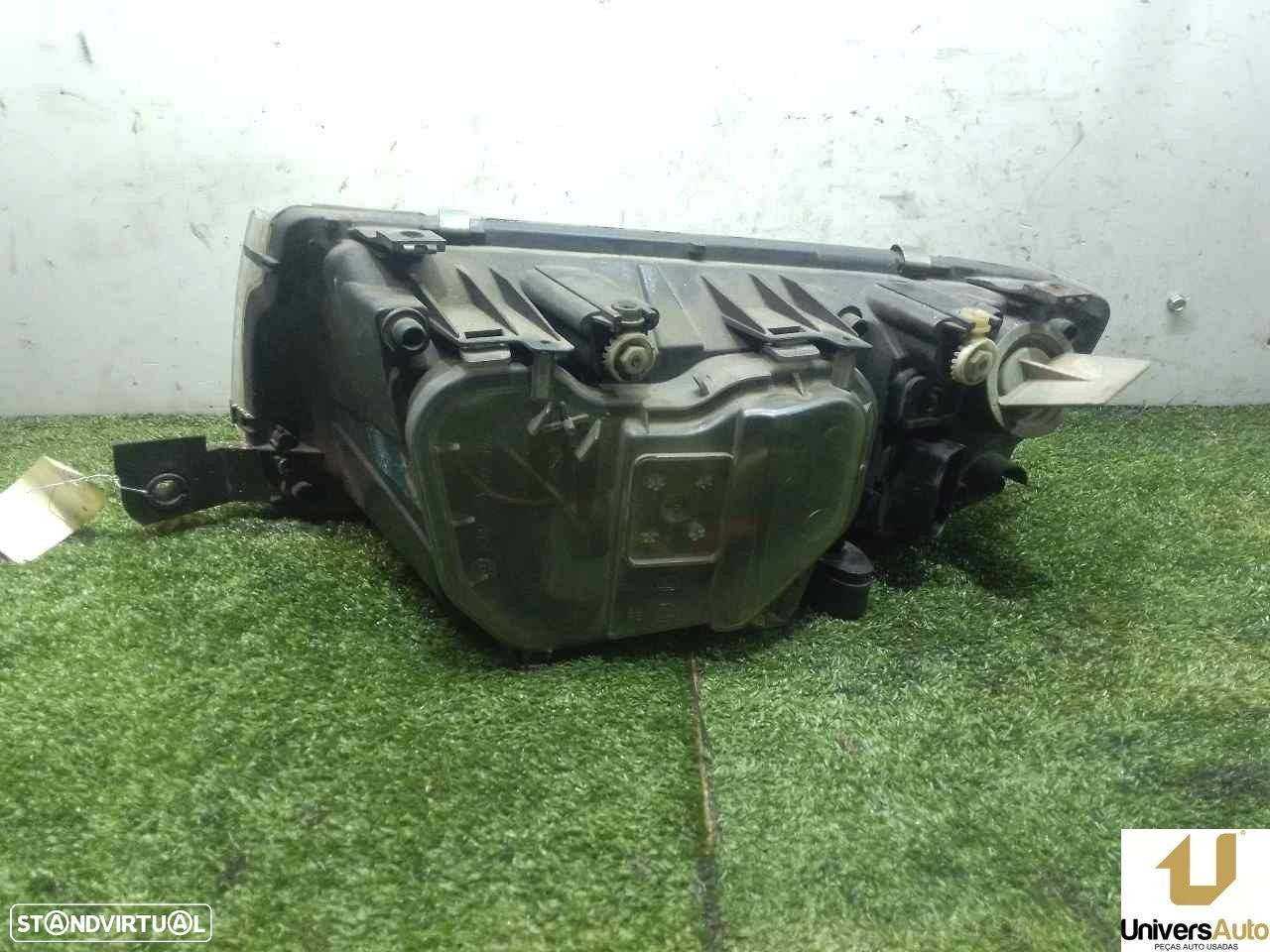 FAROL DIREITO SKODA FABIA I SEDAN 1999 -246366 - 2