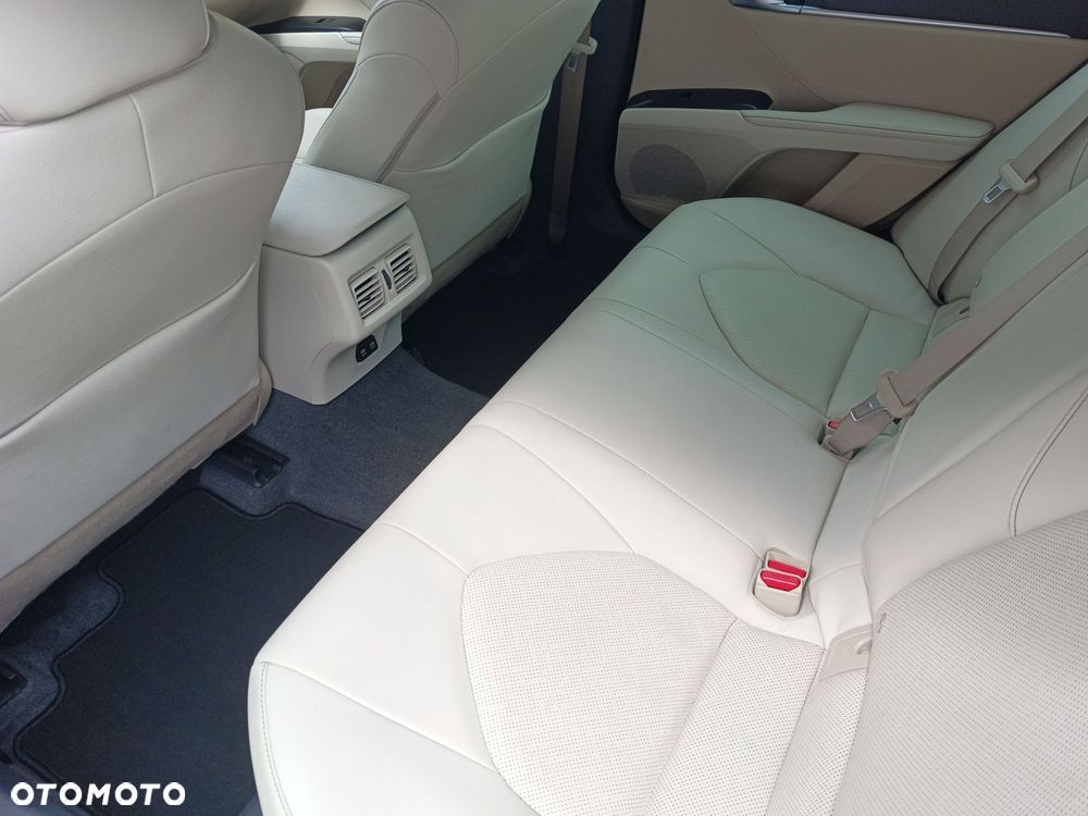 Toyota Camry 2.5 Hybrid Executive CVT - 10