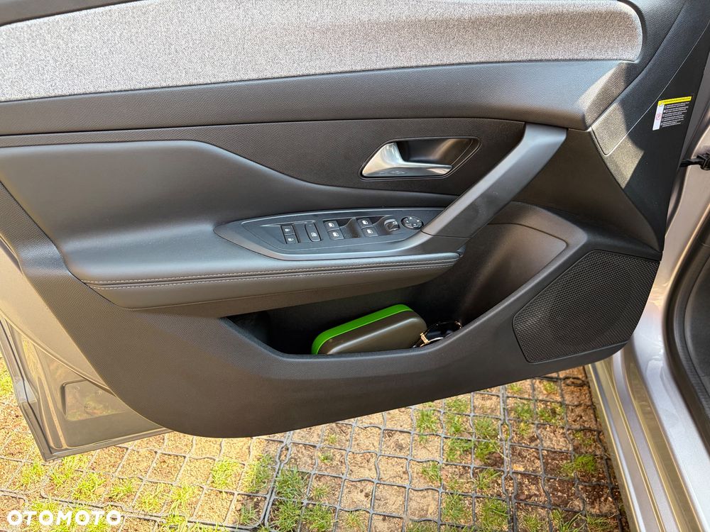 Peugeot 308 1.5 BlueHDi Allure S&S EAT8 - 17