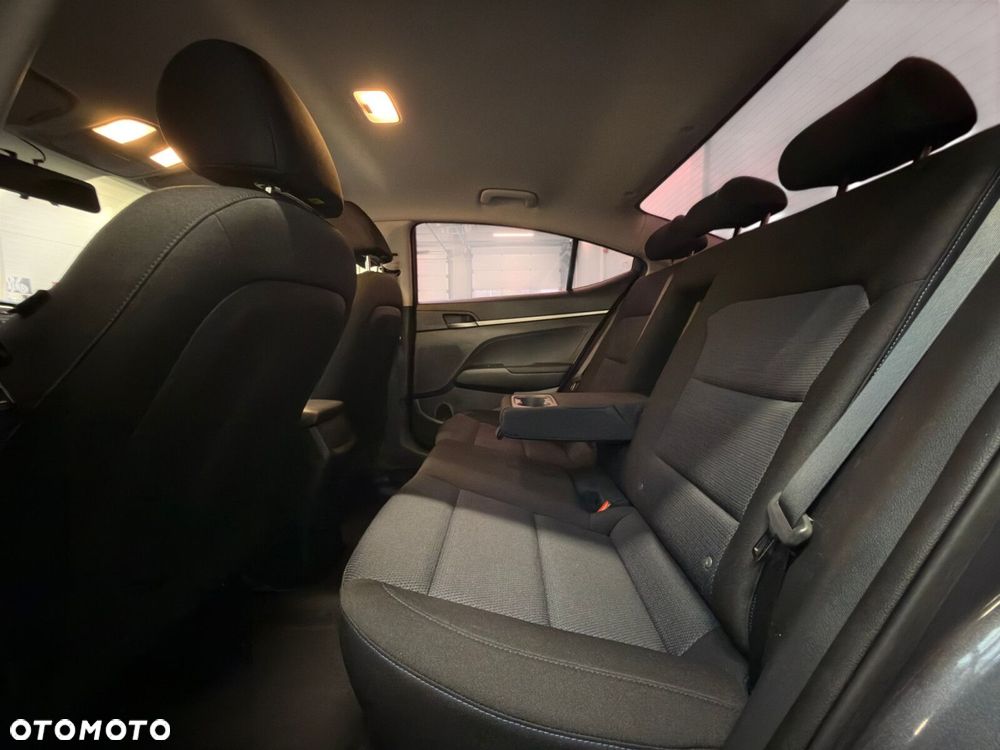 Hyundai Elantra 1.6 Classic Plus - 24