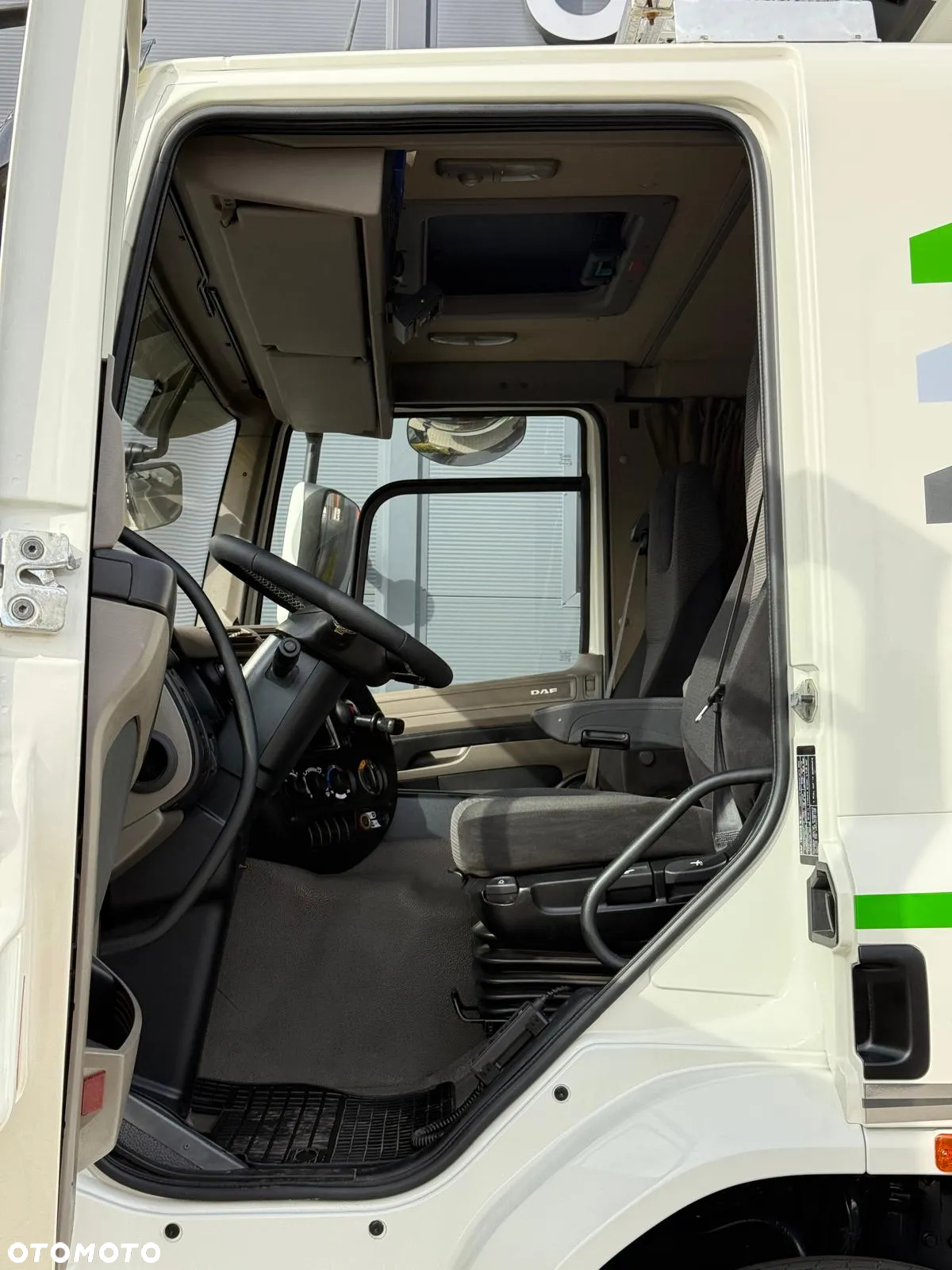 DAF DAF CF XF 75.360 // 6x2 // E5 // chłodnia 21 Epal // sypialka // klima // winda pod spód - 25