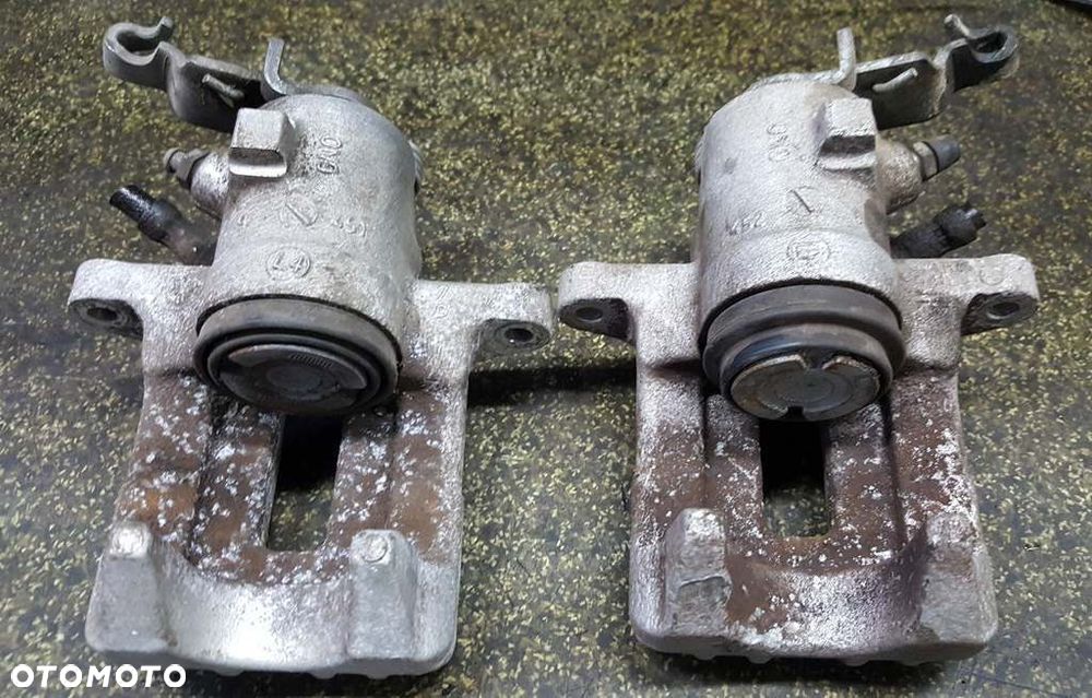 ZACISK HAMULCOWY TYLNY LEWY PRAWY VW GOLF 5 6 KOMBI HB JETTA TOURAN SEAT LEON 2 ALTEA TOLEDO 3 ALTEA XL AUDI A3 8P SKODA OCTAVIA 2 SPRAWNE WYSYŁKA !!!!! - 2