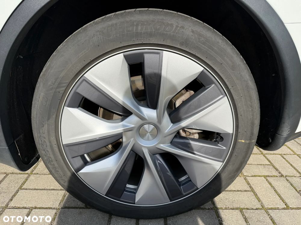 Tesla Model Y Long Range AWD - 30