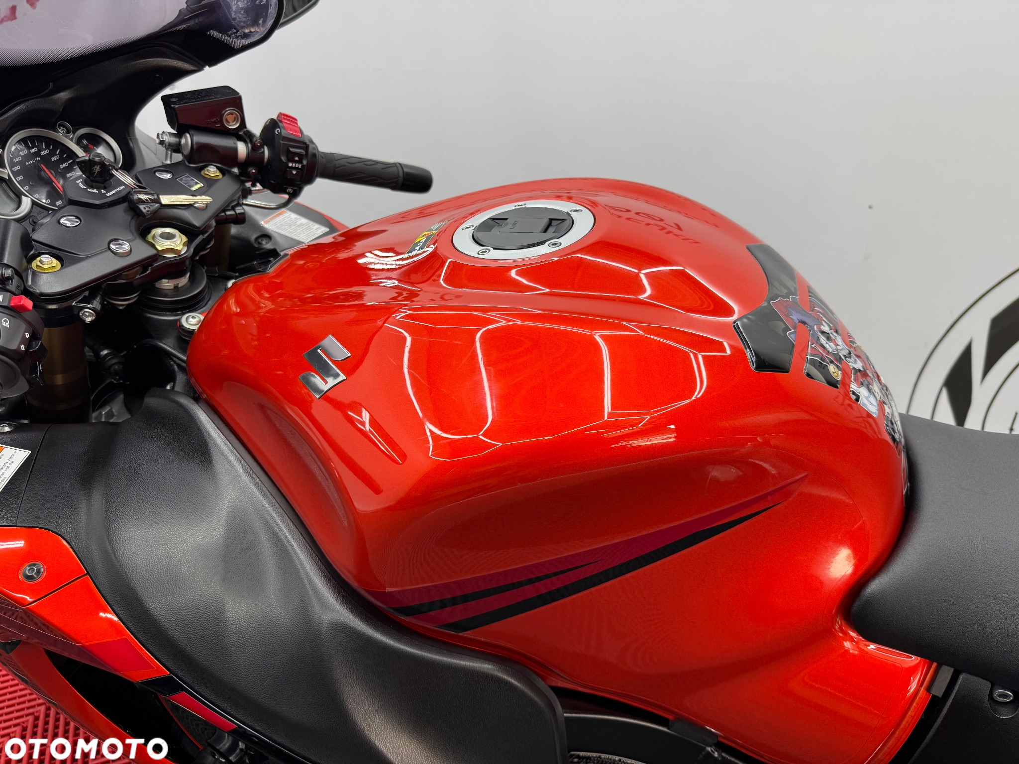 Suzuki GSX-R - 16
