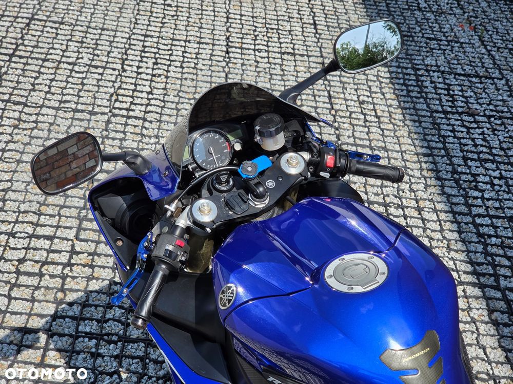Yamaha R1 - 10